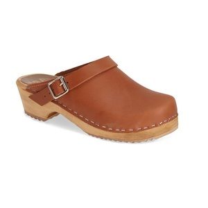 NWT Mia wooden clogs
